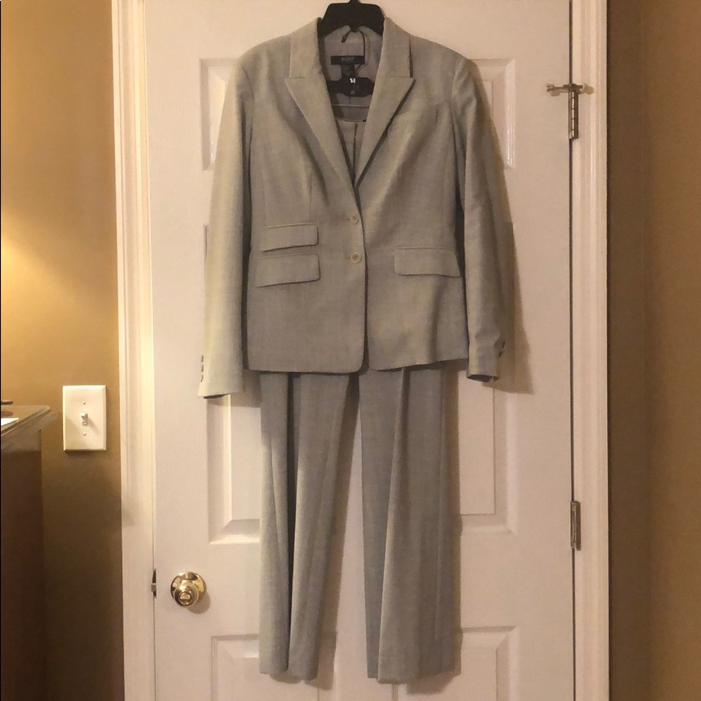 Body by Victoria gray pants suit size 8